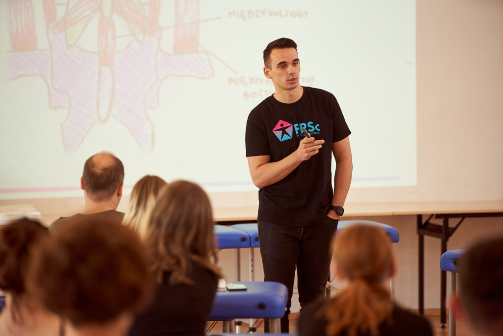 physiotherapist-manual-treatment